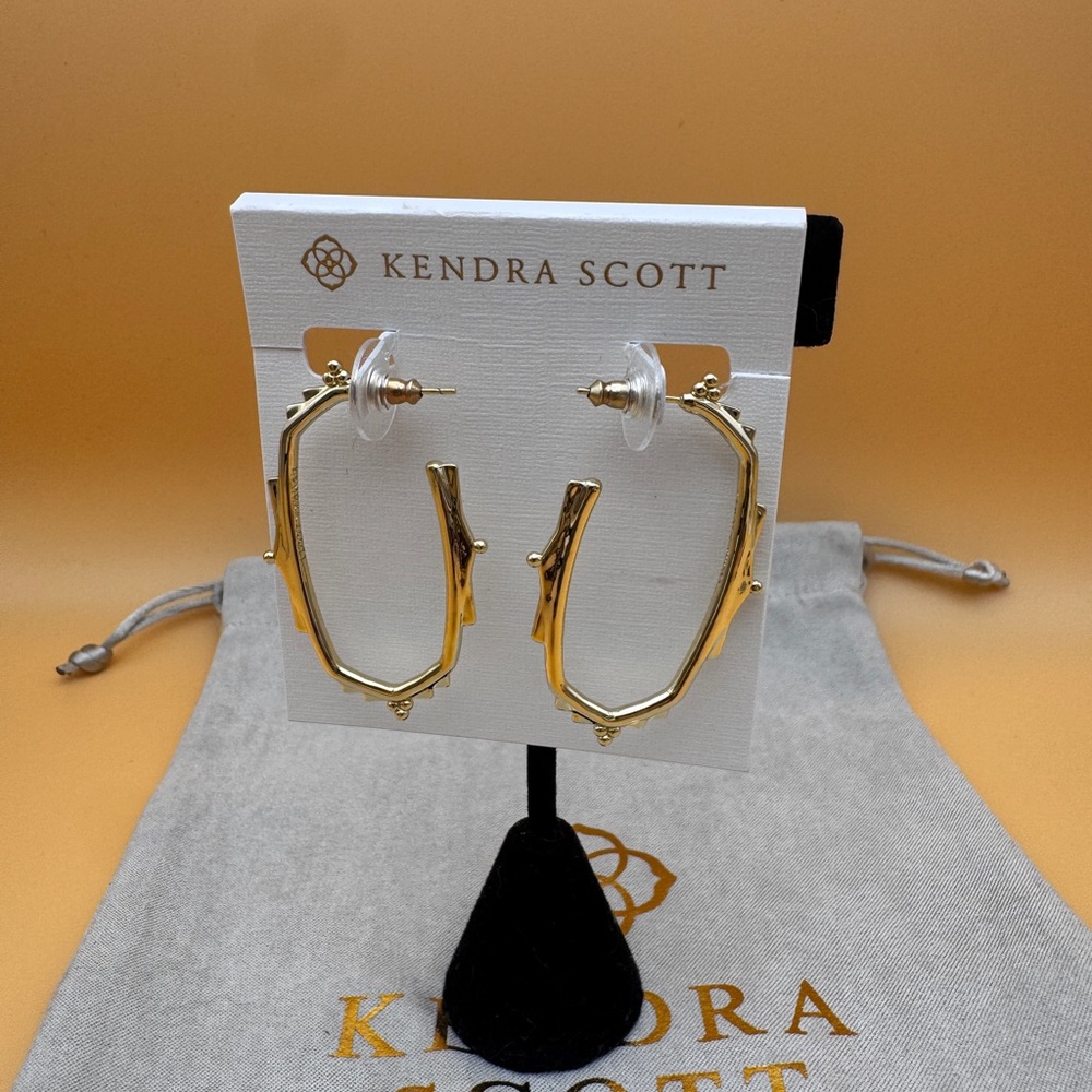 NWT Baroque Ella Hoop Earrings in Gold
